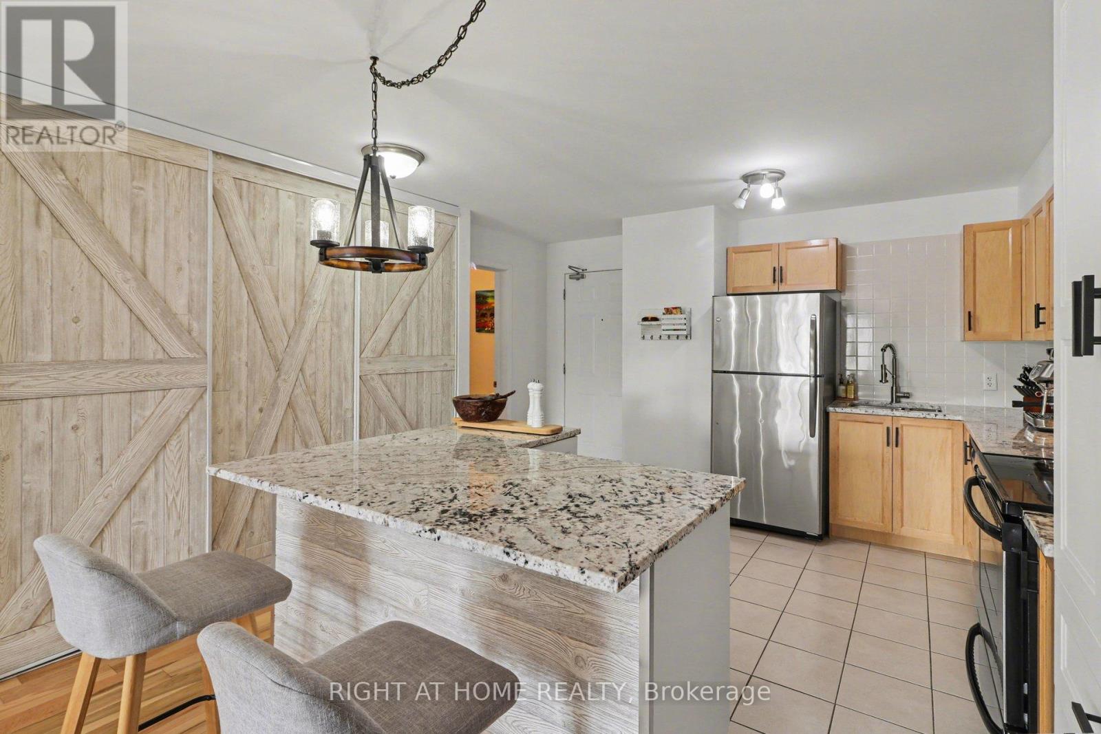 202 - 646 Cummings Avenue, Ottawa, Ontario  K1K 2K6 - Photo 14 - X12955948