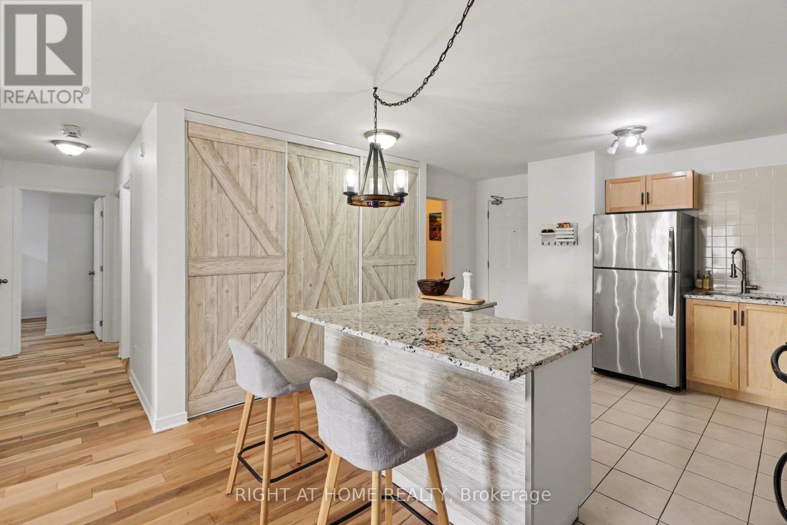 202 - 646 Cummings Avenue, Ottawa, Ontario  K1K 2K6 - Photo 15 - X12955948