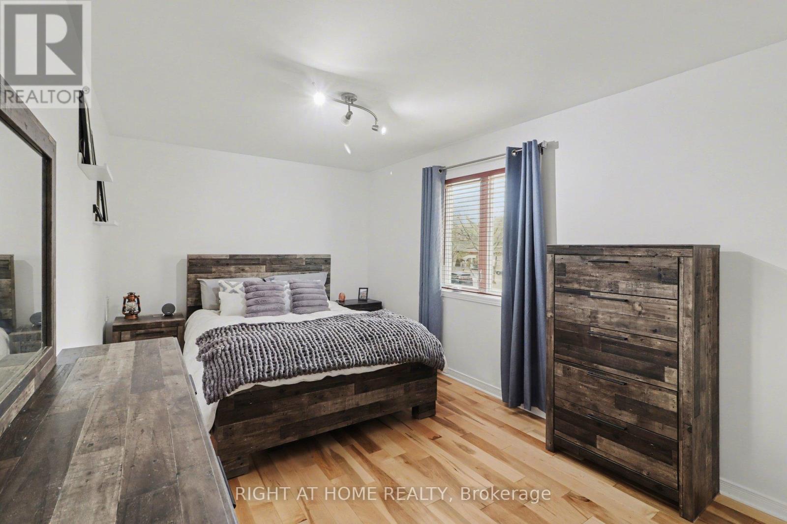 202 - 646 Cummings Avenue, Ottawa, Ontario  K1K 2K6 - Photo 27 - X12955948