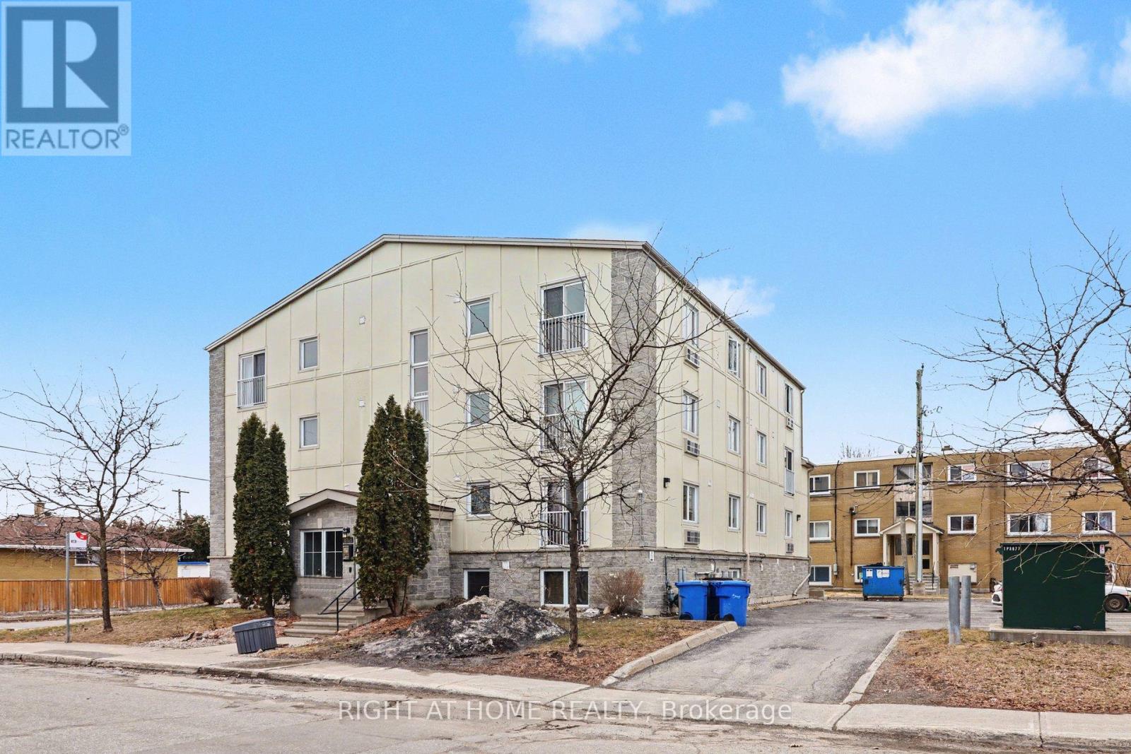 202 - 646 Cummings Avenue, Ottawa, Ontario  K1K 2K6 - Photo 3 - X12955948