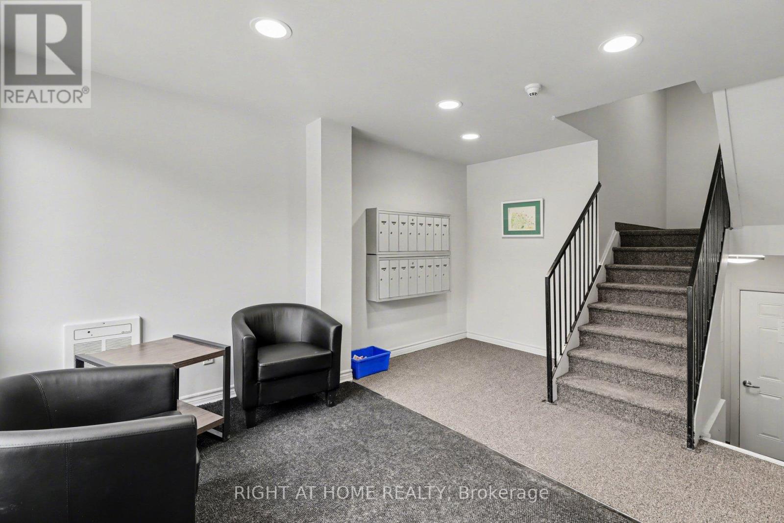 202 - 646 Cummings Avenue, Ottawa, Ontario  K1K 2K6 - Photo 6 - X12955948