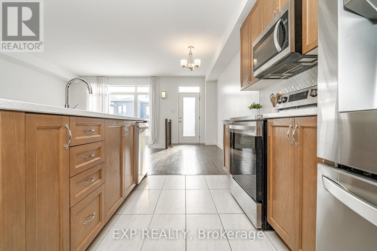 914 Alvarez Lane, Ottawa, Ontario  K1T 0W2 - Photo 13 - X12955966