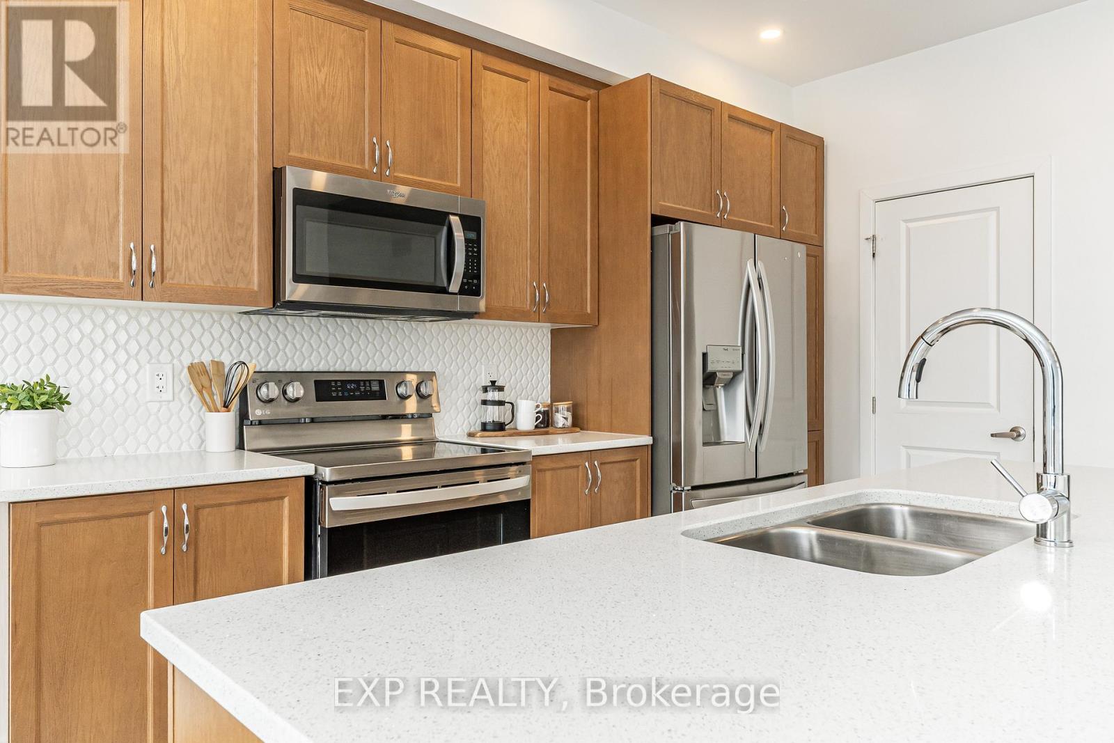 914 Alvarez Lane, Ottawa, Ontario  K1T 0W2 - Photo 15 - X12955966