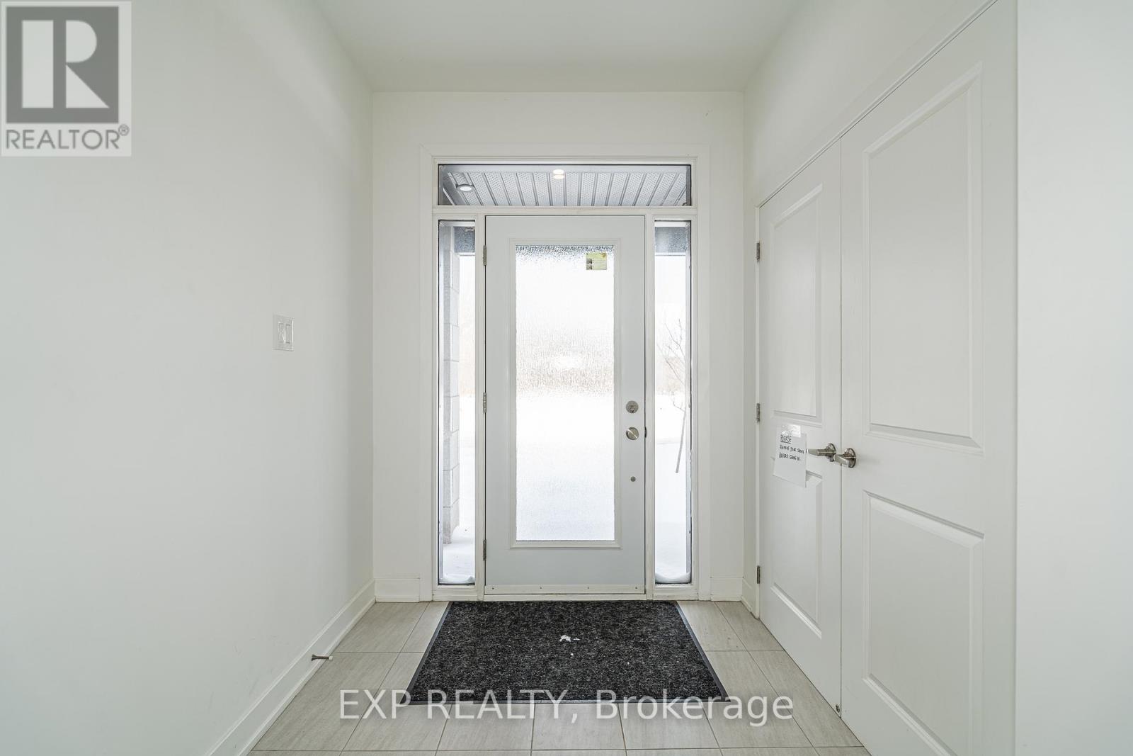 914 Alvarez Lane, Ottawa, Ontario  K1T 0W2 - Photo 2 - X12955966