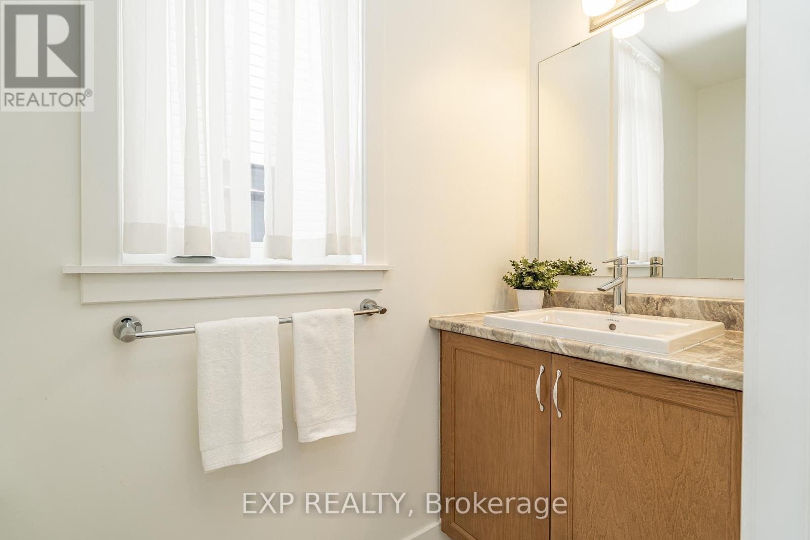 914 Alvarez Lane, Ottawa, Ontario  K1T 0W2 - Photo 4 - X12955966