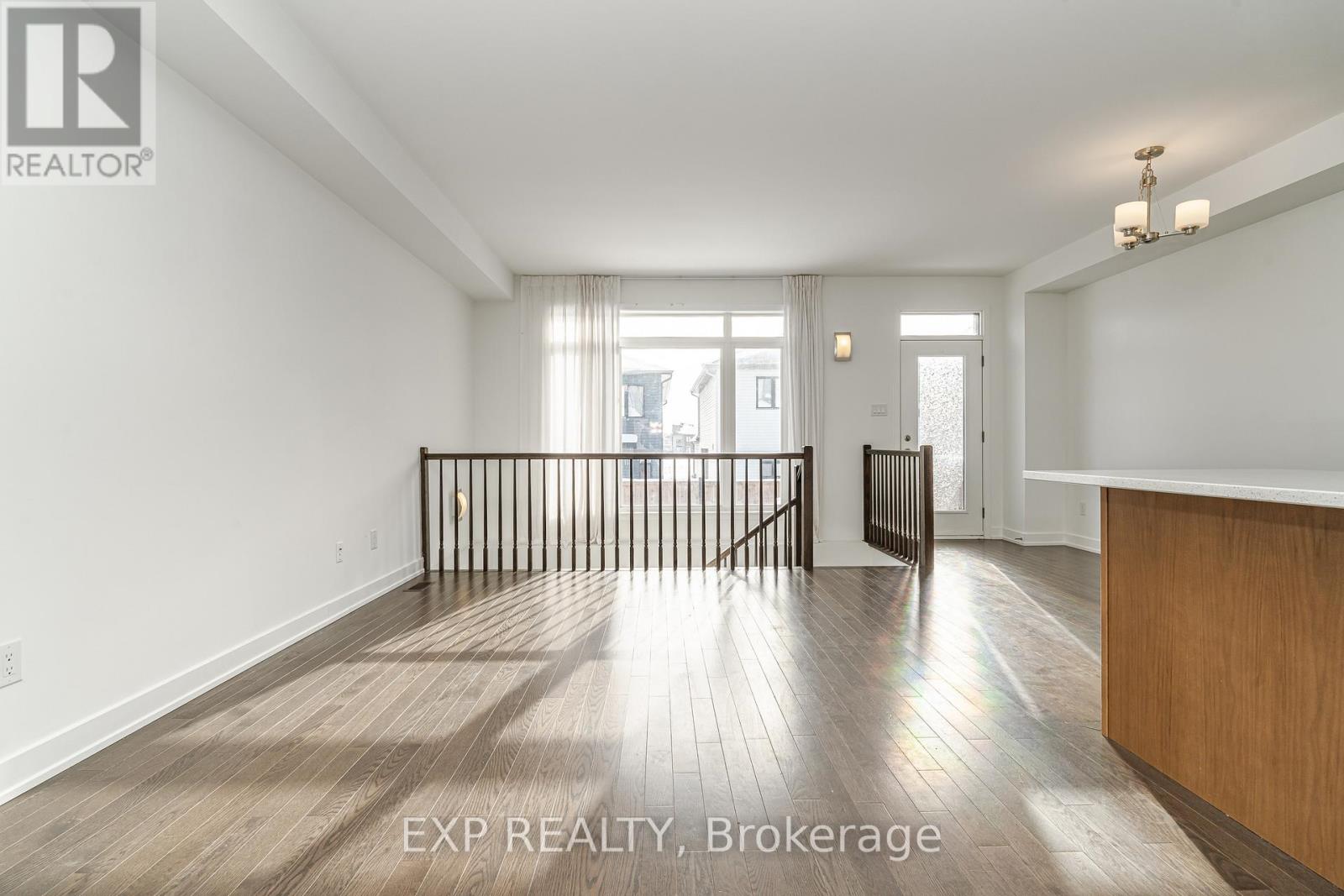 914 Alvarez Lane, Ottawa, Ontario  K1T 0W2 - Photo 7 - X12955966