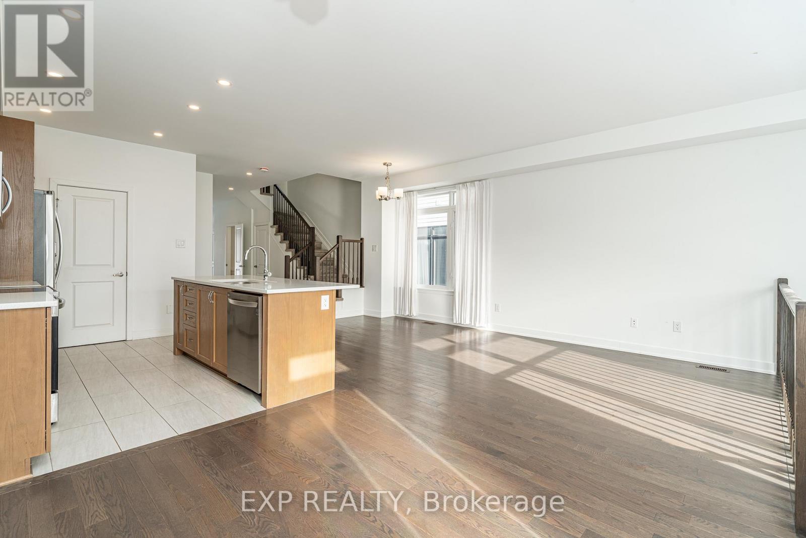 914 Alvarez Lane, Ottawa, Ontario  K1T 0W2 - Photo 9 - X12955966