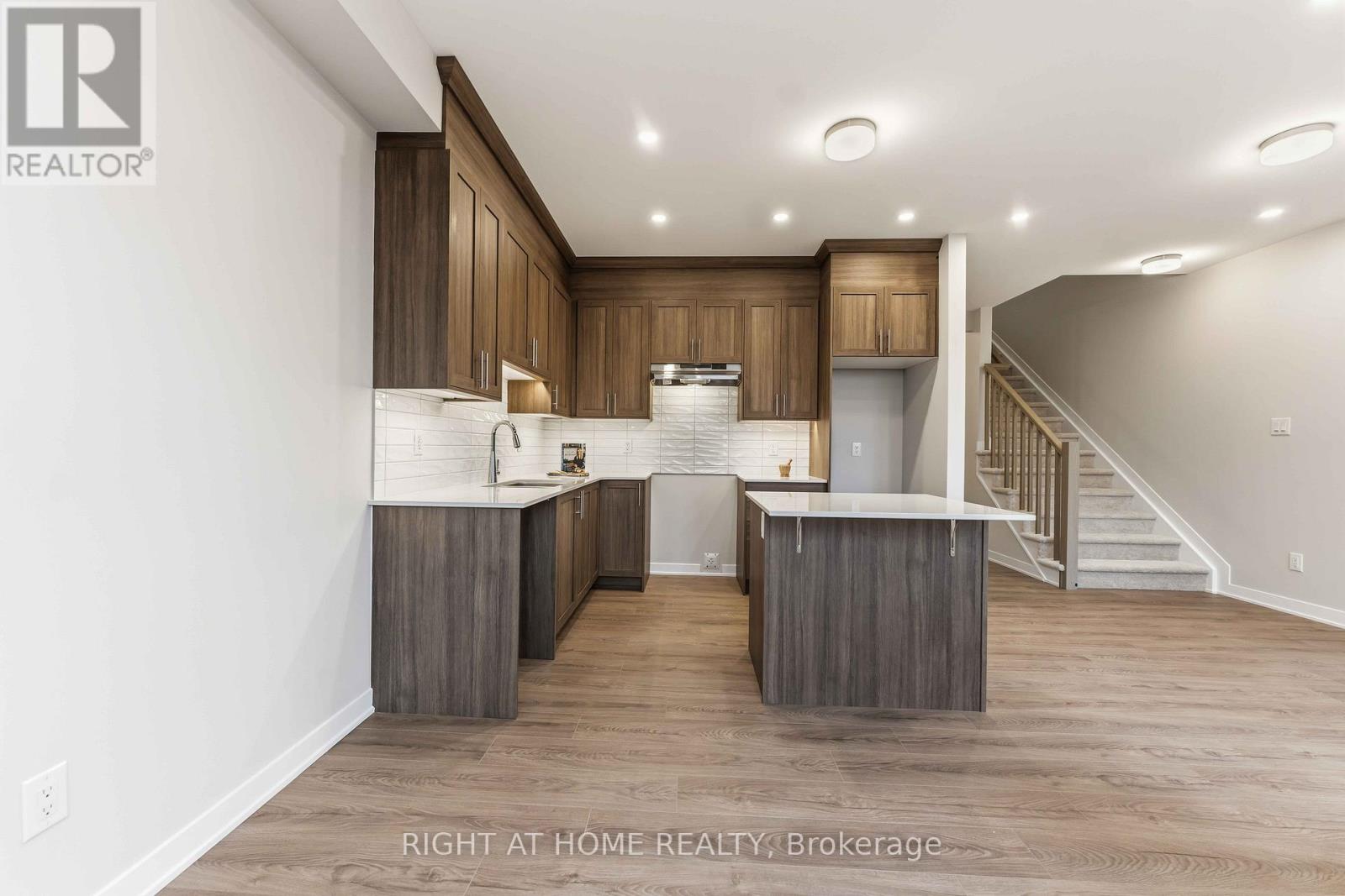 290 Les Emmerson Drive, Ottawa, Ontario  K2J 7L6 - Photo 11 - X12955982