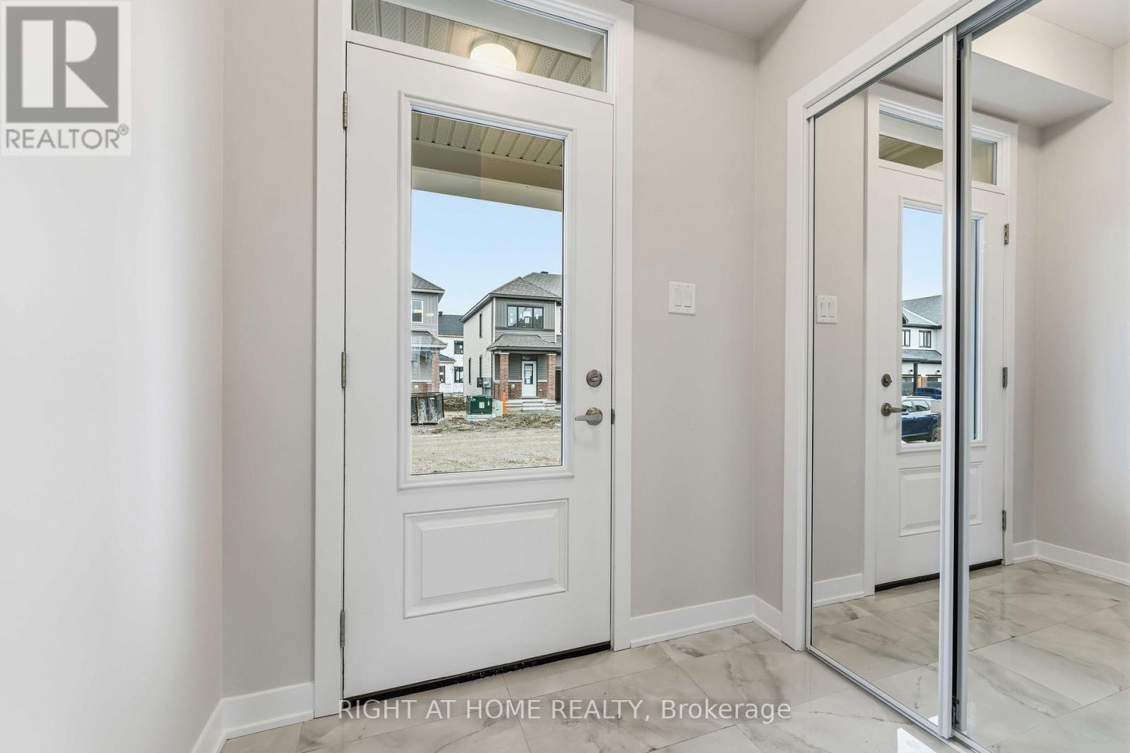 290 Les Emmerson Drive, Ottawa, Ontario  K2J 7L6 - Photo 2 - X12955982