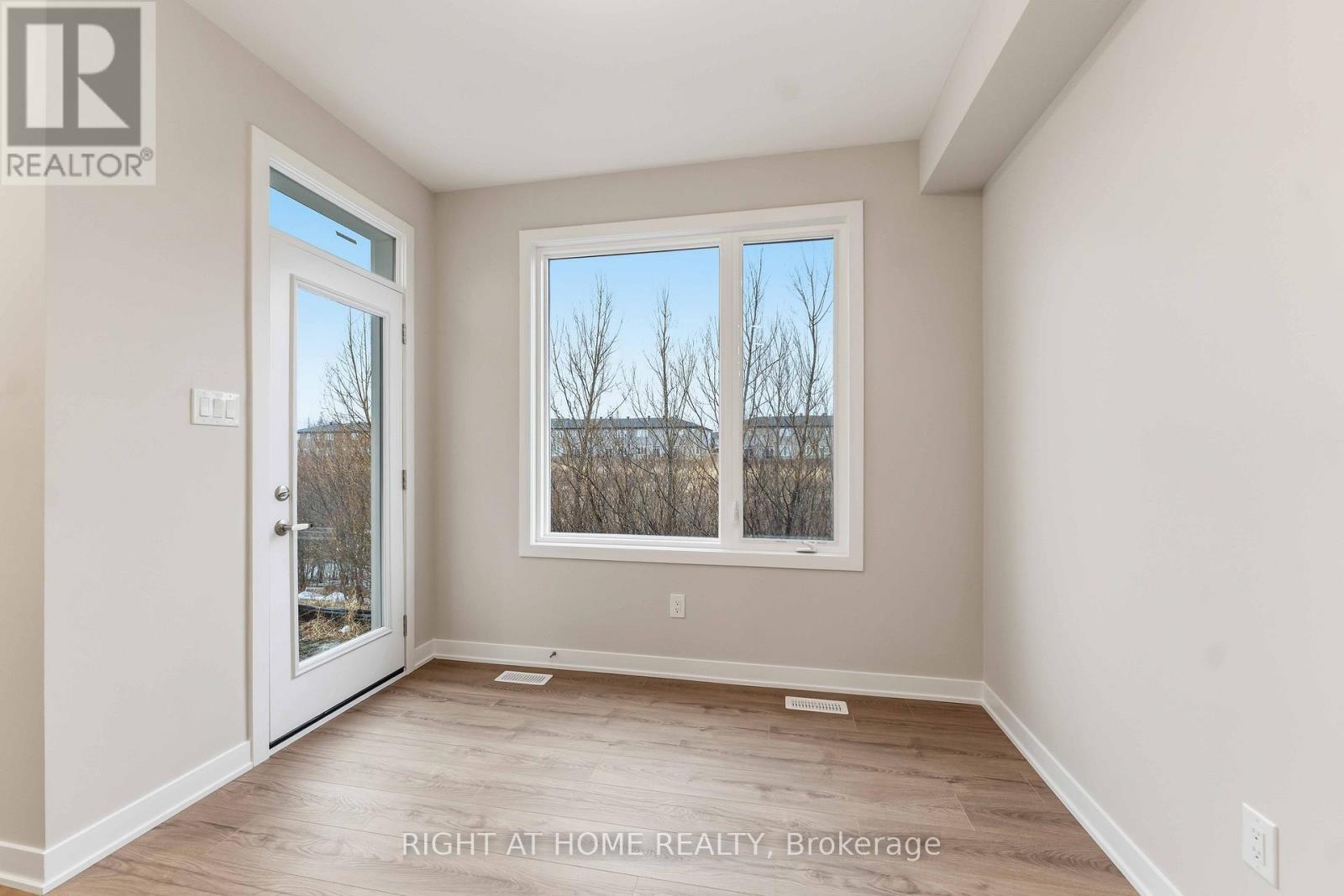 290 Les Emmerson Drive, Ottawa, Ontario  K2J 7L6 - Photo 8 - X12955982