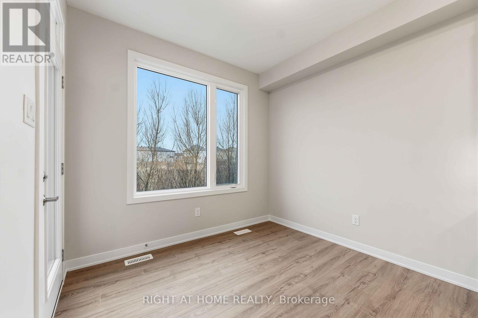 290 Les Emmerson Drive, Ottawa, Ontario  K2J 7L6 - Photo 9 - X12955982