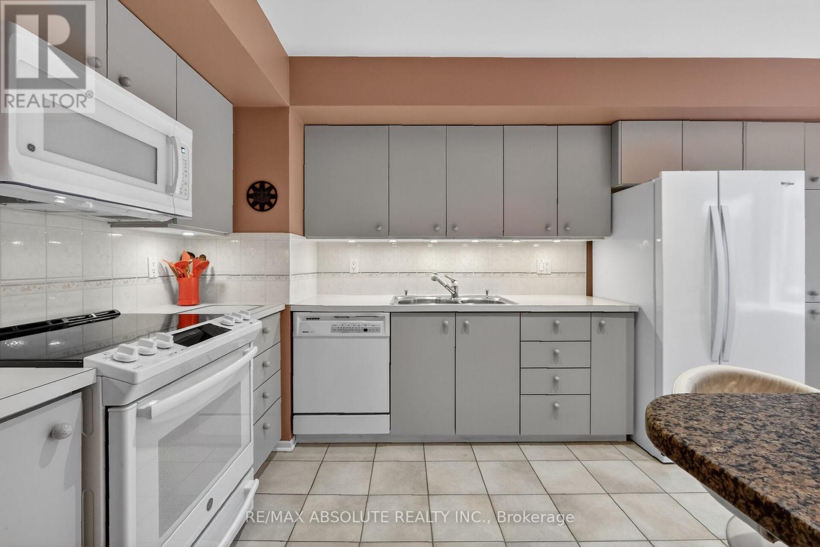 2 - 125 Springfield Road, Ottawa, Ontario  K1M 1C5 - Photo 15 - X12955990