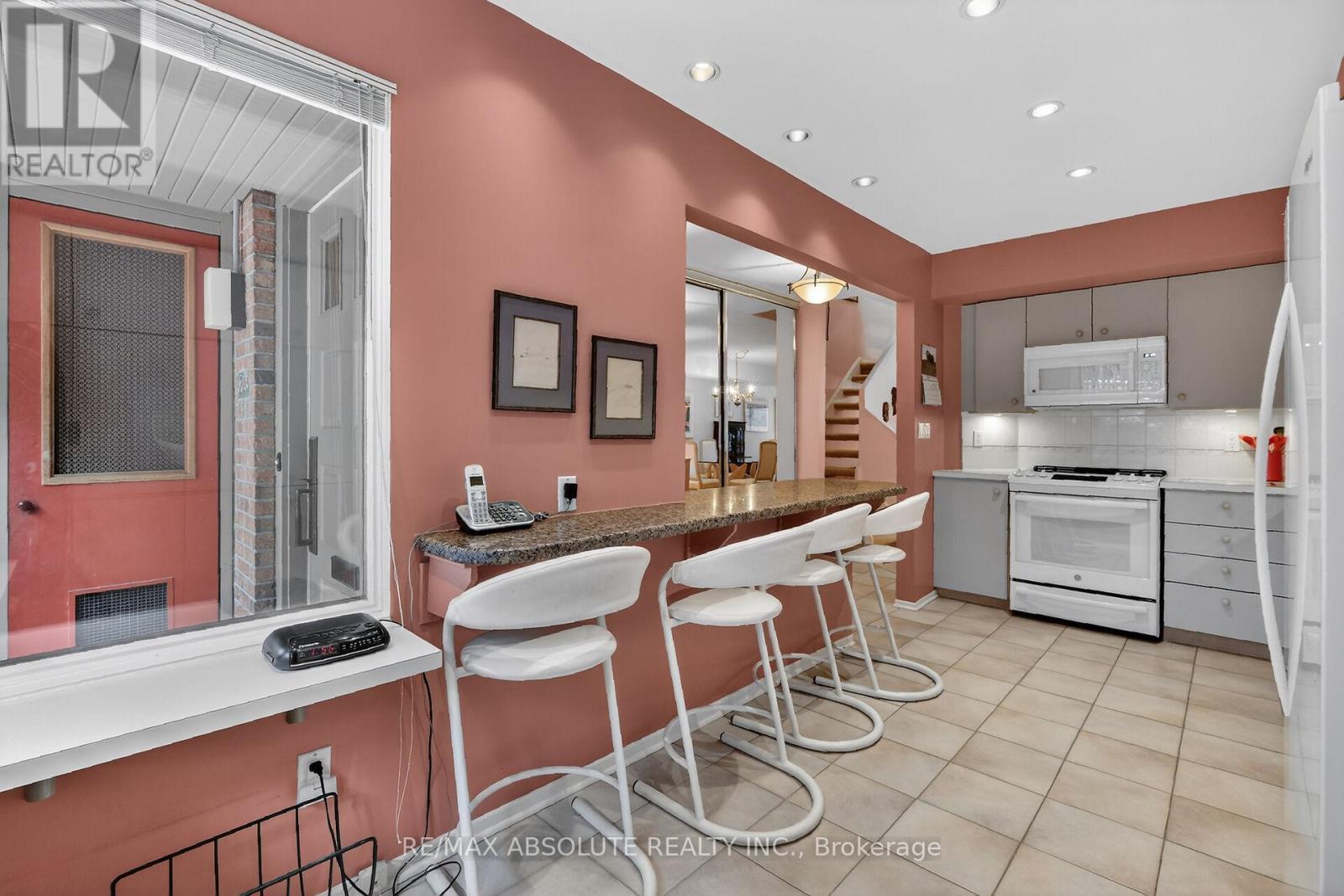 2 - 125 Springfield Road, Ottawa, Ontario  K1M 1C5 - Photo 19 - X12955990