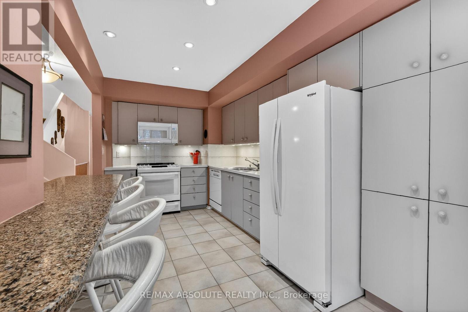 2 - 125 Springfield Road, Ottawa, Ontario  K1M 1C5 - Photo 20 - X12955990