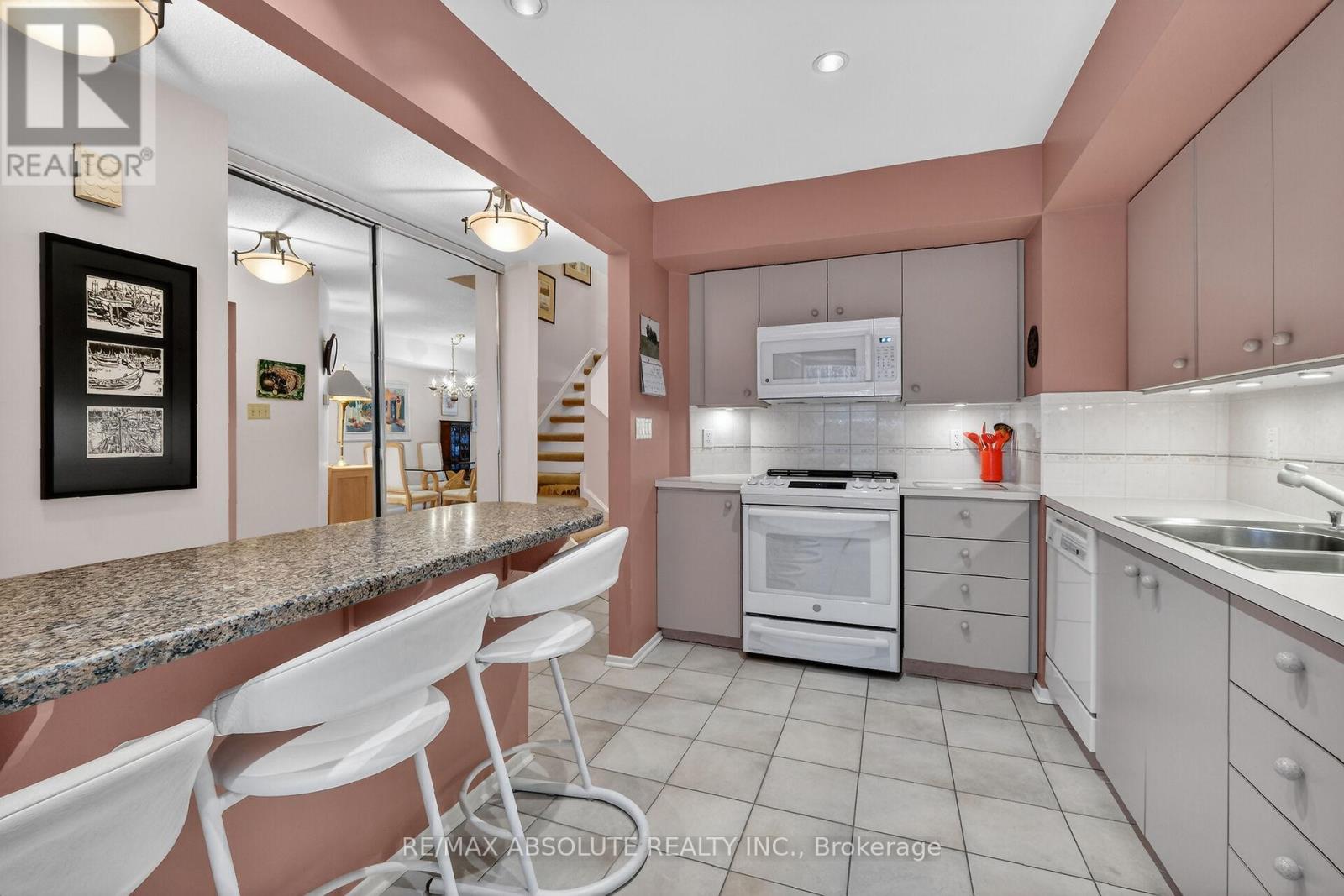 2 - 125 Springfield Road, Ottawa, Ontario  K1M 1C5 - Photo 21 - X12955990