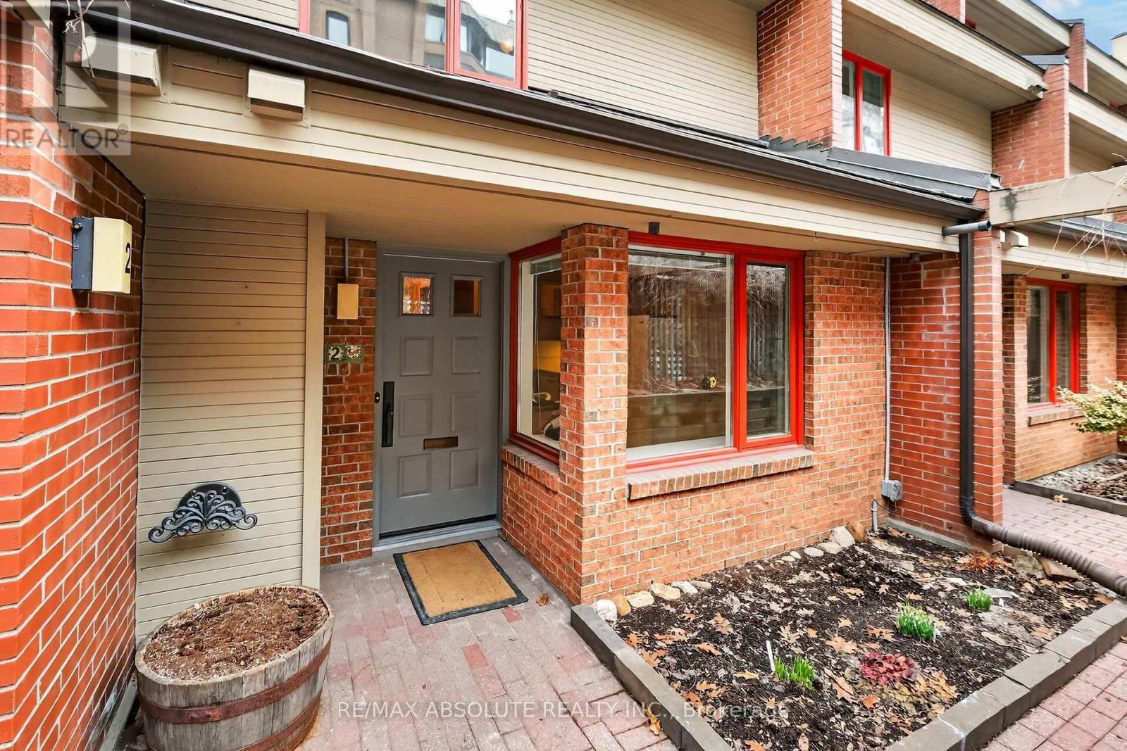 2 - 125 Springfield Road, Ottawa, Ontario  K1M 1C5 - Photo 3 - X12955990