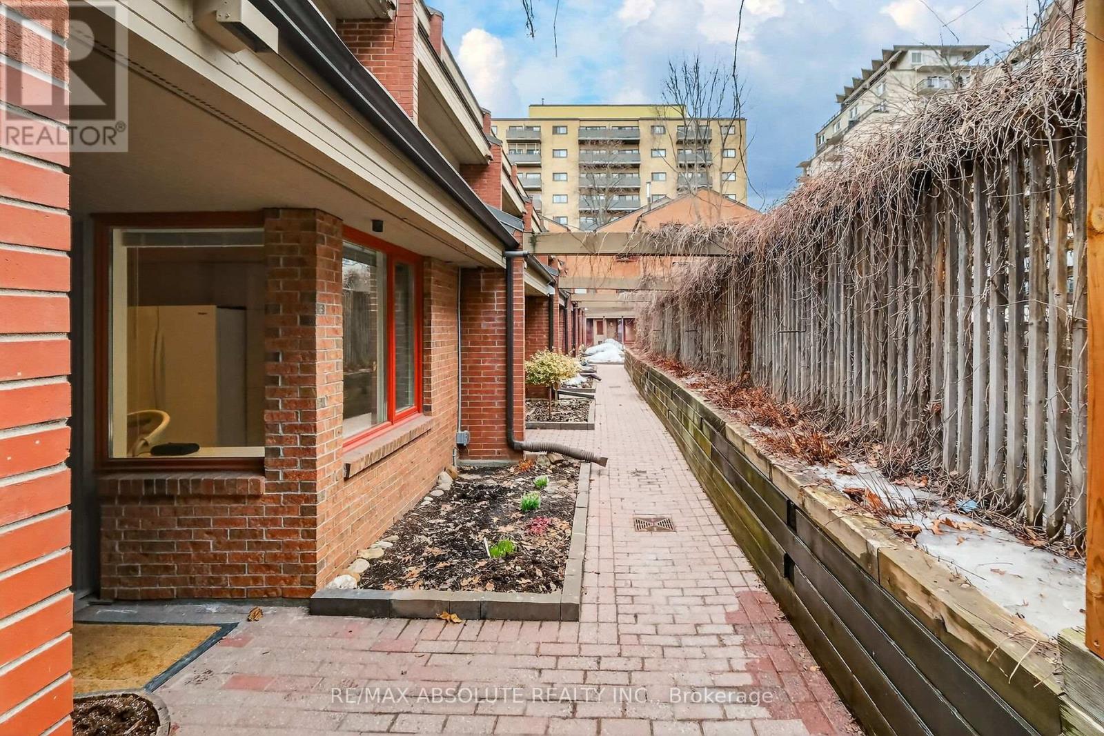 2 - 125 Springfield Road, Ottawa, Ontario  K1M 1C5 - Photo 5 - X12955990