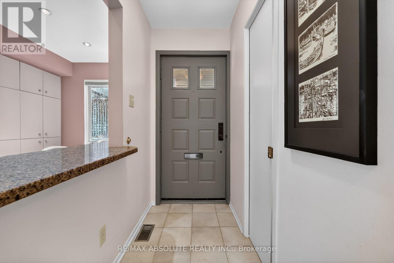 2 - 125 Springfield Road, Ottawa, Ontario  K1M 1C5 - Photo 6 - X12955990