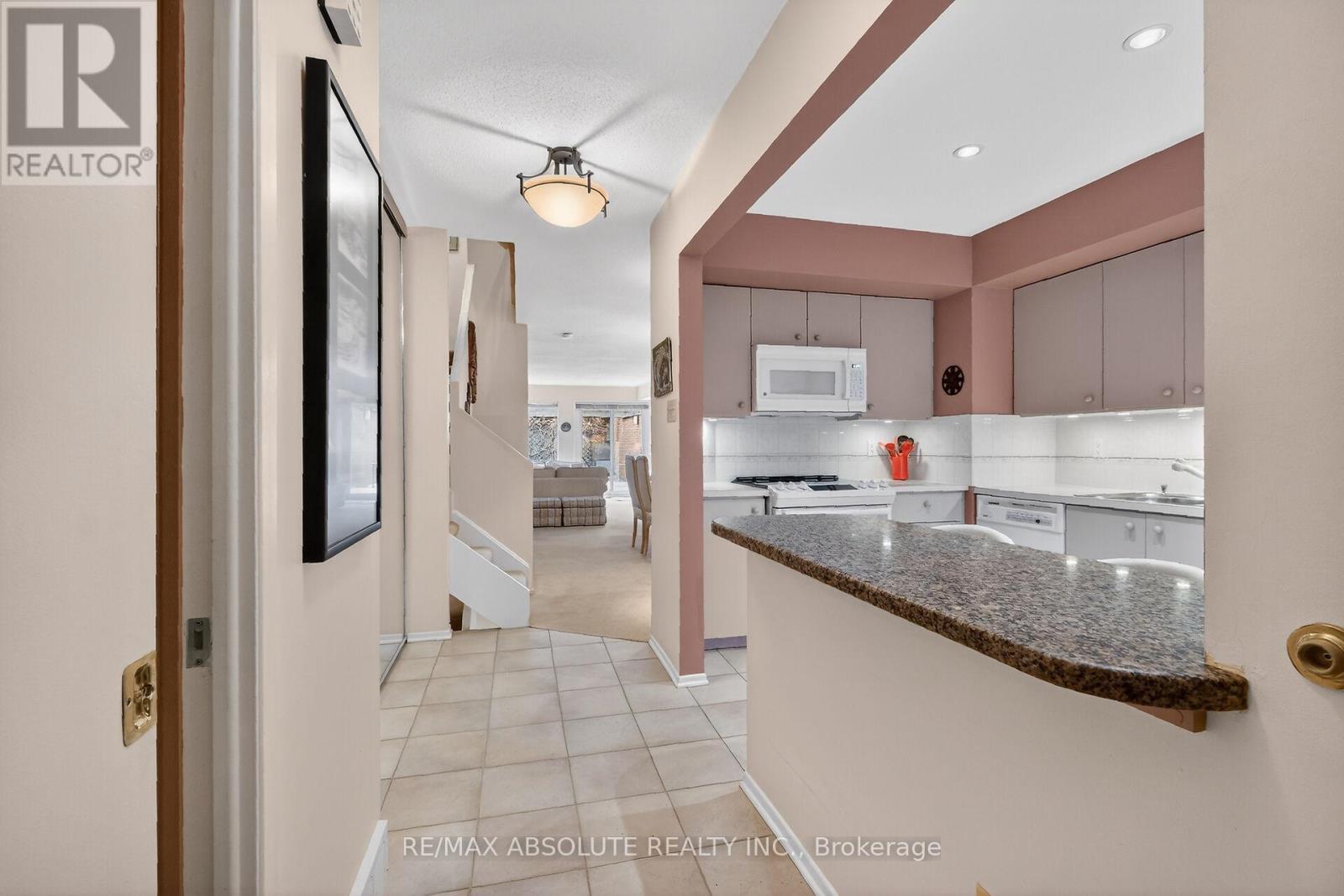 2 - 125 Springfield Road, Ottawa, Ontario  K1M 1C5 - Photo 7 - X12955990