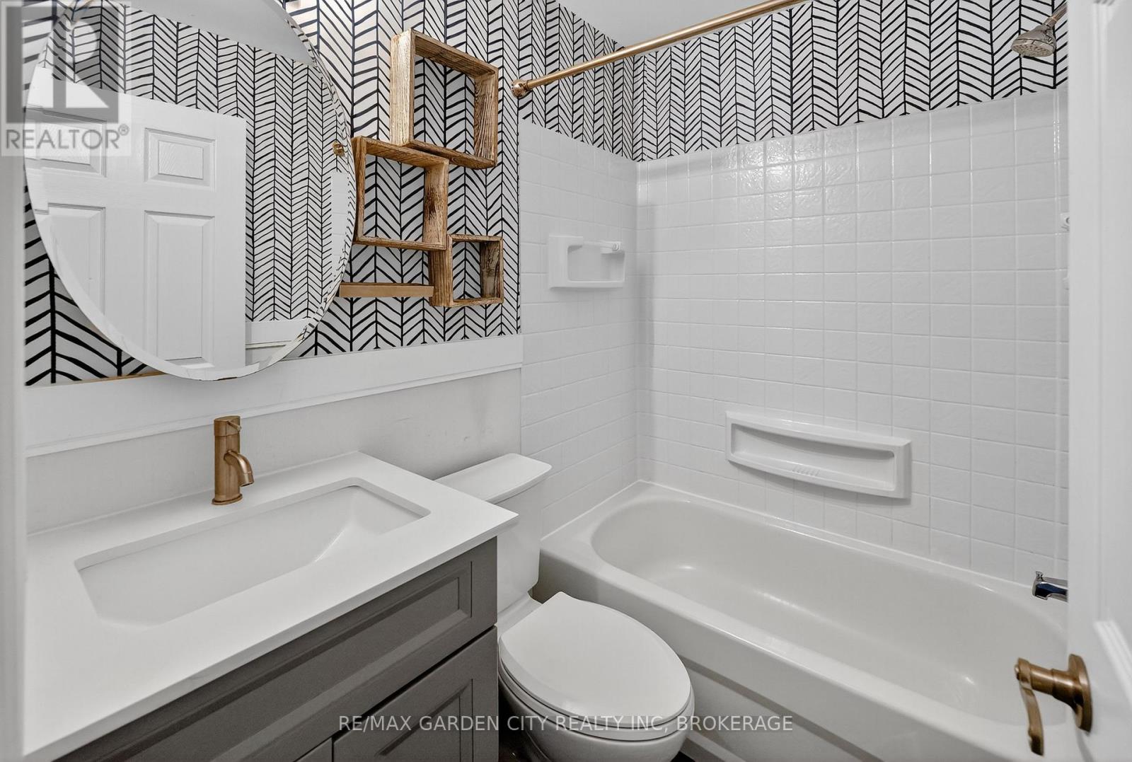 210 Wright Street, Welland, Ontario  L3B 2K3 - Photo 12 - X12956002