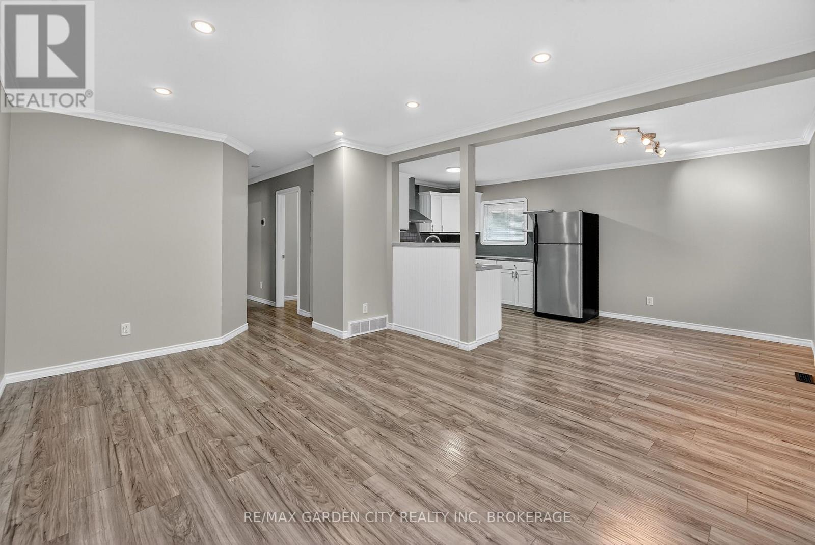 210 Wright Street, Welland, Ontario  L3B 2K3 - Photo 8 - X12956002