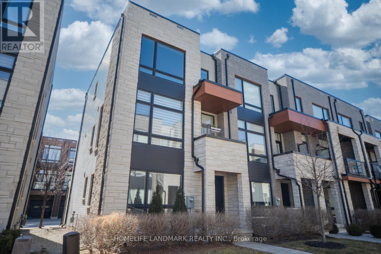 22 BENOIT STREET, Vaughan, Ontario