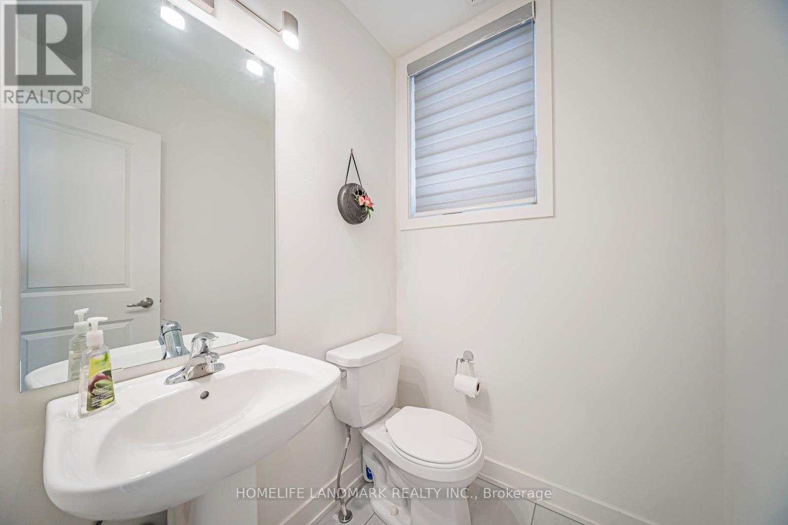22 Benoit Street, Vaughan, Ontario  L4H 4R7 - Photo 4 - N12956044