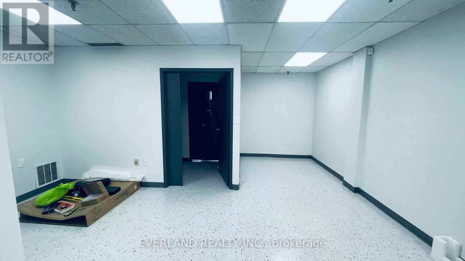 23 - 391 Steelcase Road, Markham, Ontario  L3R 3V9 - Photo 3 - N12952808