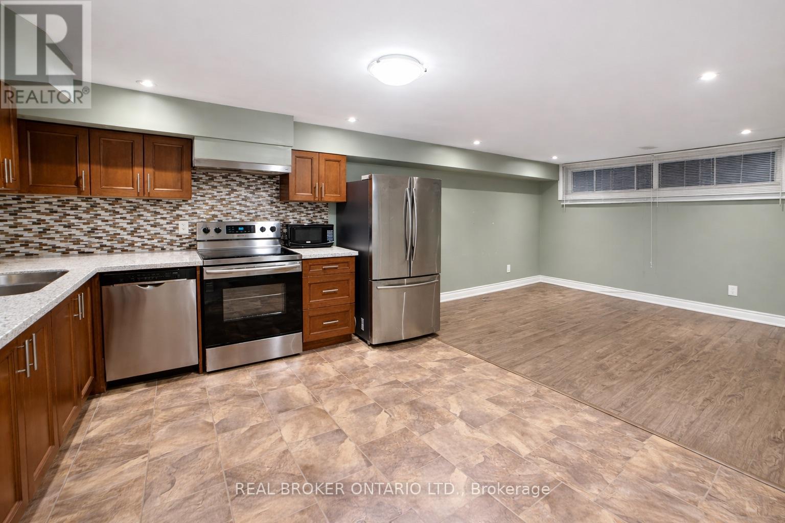 Lower 1 - 926 Flagship Drive, Mississauga, Ontario  L4Y 2J4 - Photo 8 - W12825576