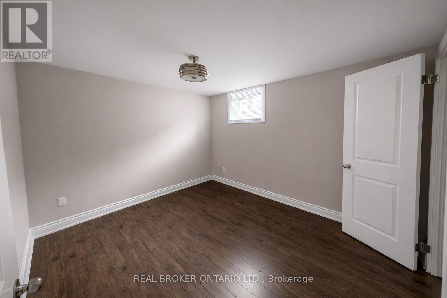 Lower 1 - 926 Flagship Drive, Mississauga, Ontario  L4Y 2J4 - Photo 6 - W12825576