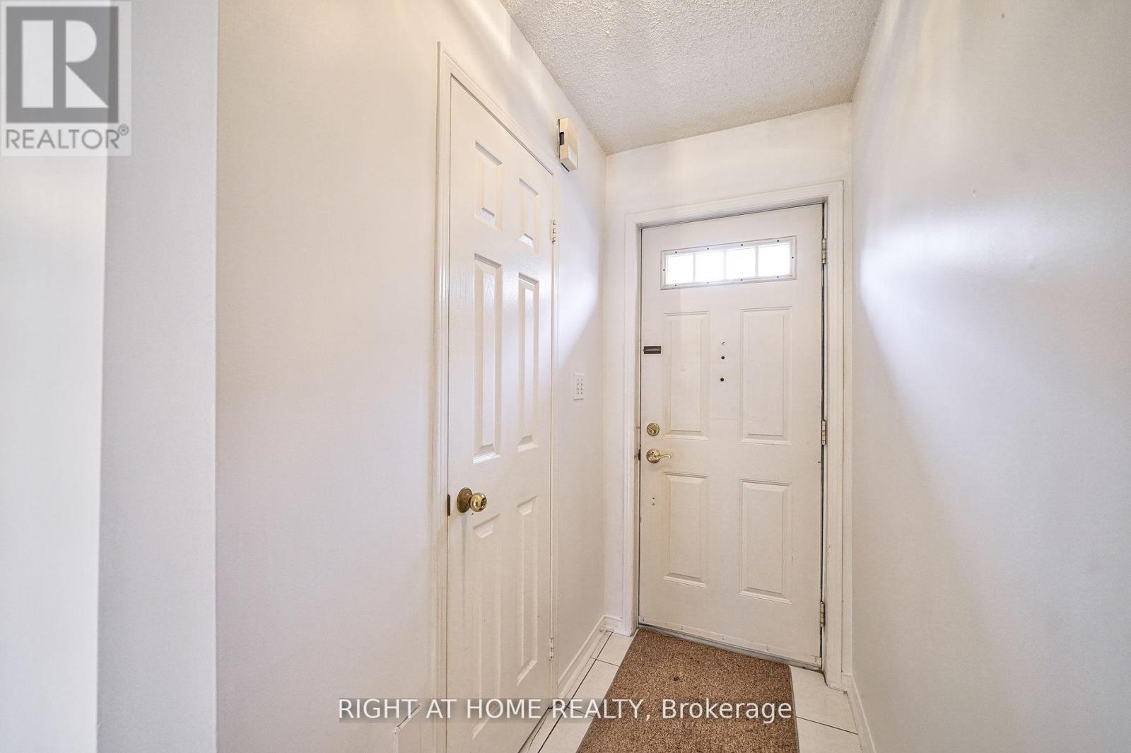 25 - 80 Strathaven Drive, Mississauga, Ontario  L5R 3V9 - Photo 3 - W12955996