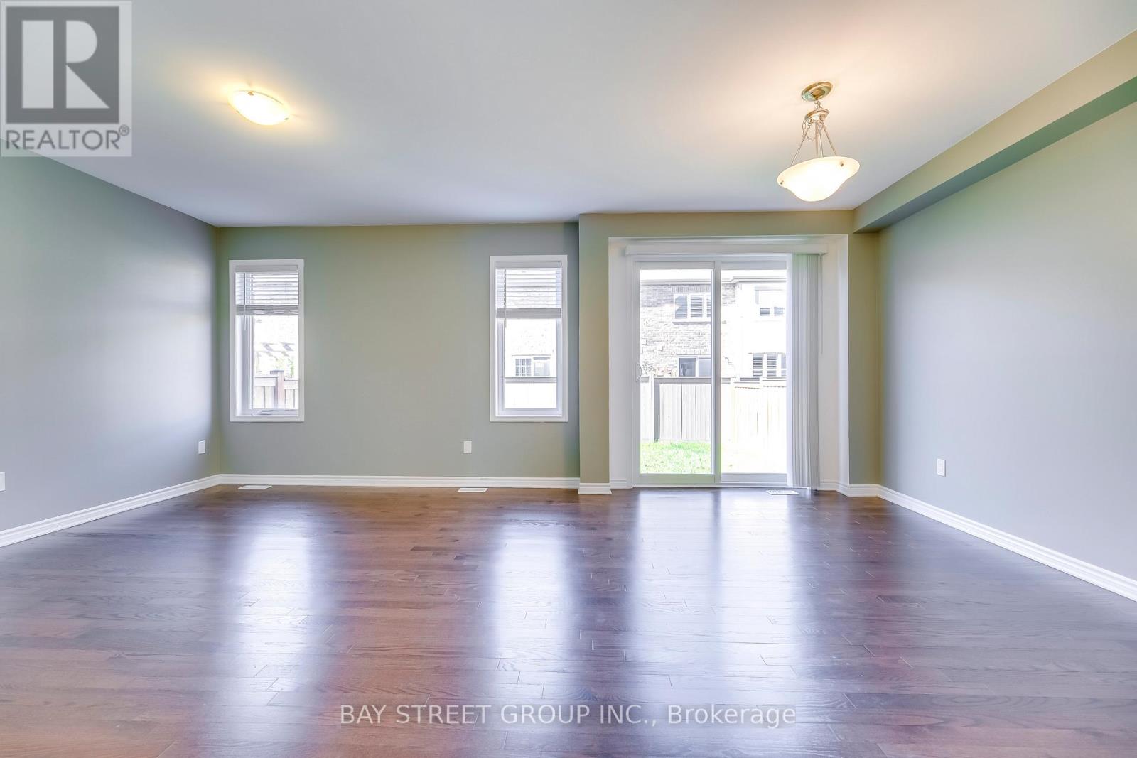 125 Hatt Court, Milton, Ontario  L9E 1G7 - Photo 11 - W12956032