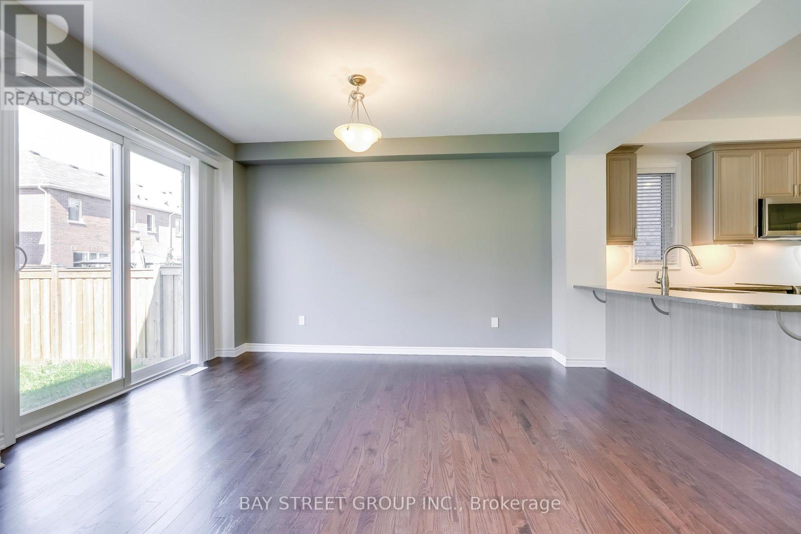 125 Hatt Court, Milton, Ontario  L9E 1G7 - Photo 12 - W12956032