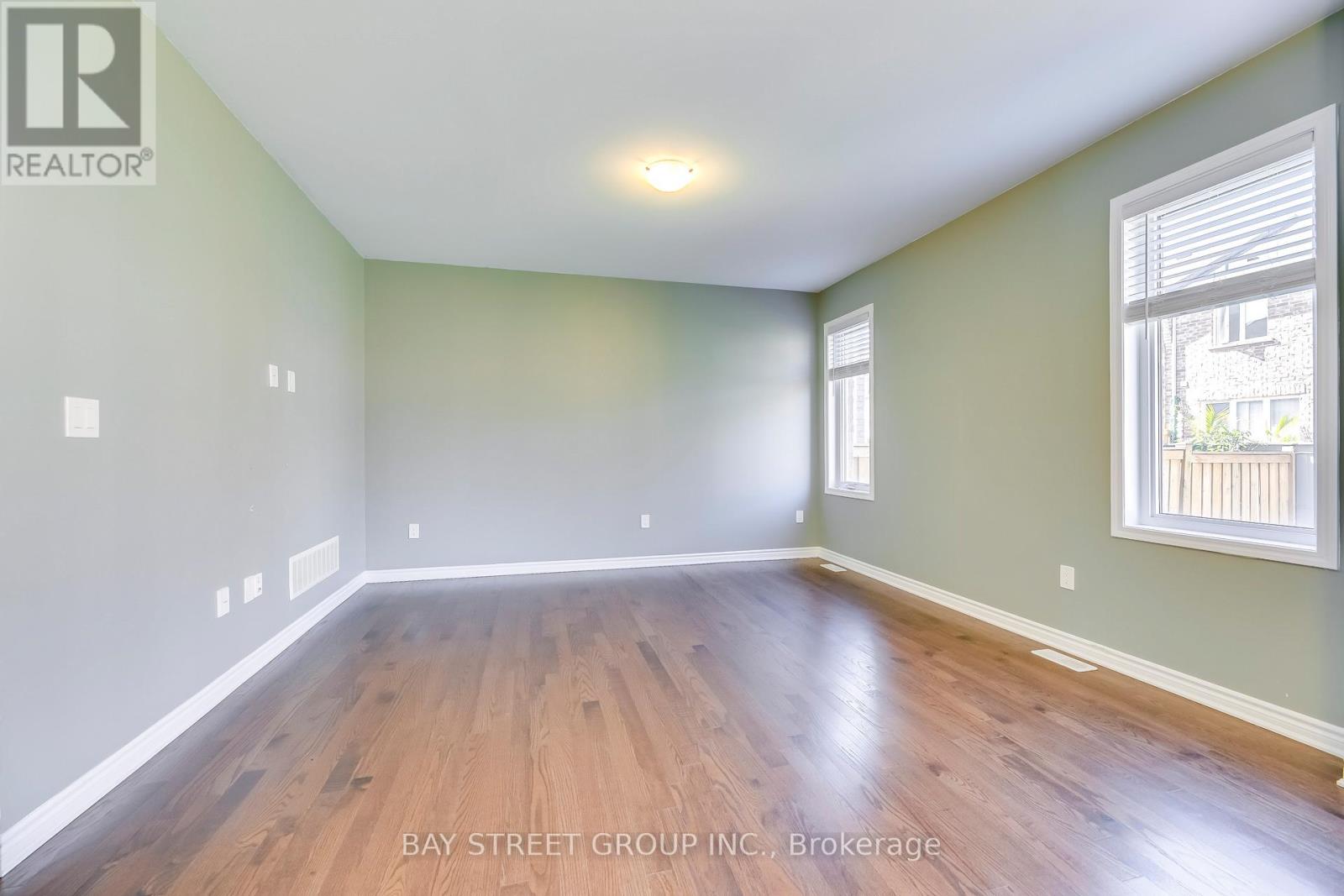 125 Hatt Court, Milton, Ontario  L9E 1G7 - Photo 14 - W12956032