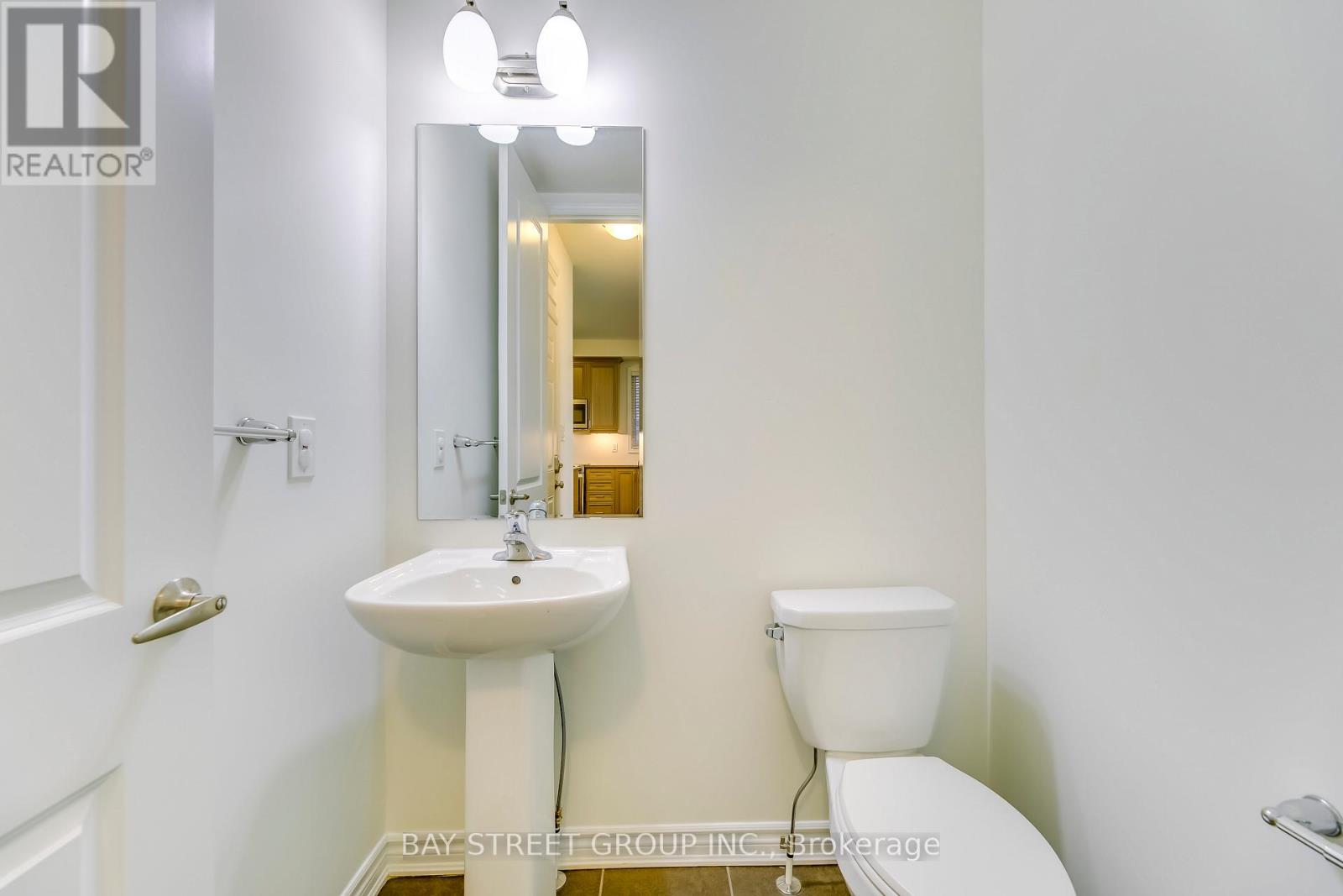 125 Hatt Court, Milton, Ontario  L9E 1G7 - Photo 16 - W12956032