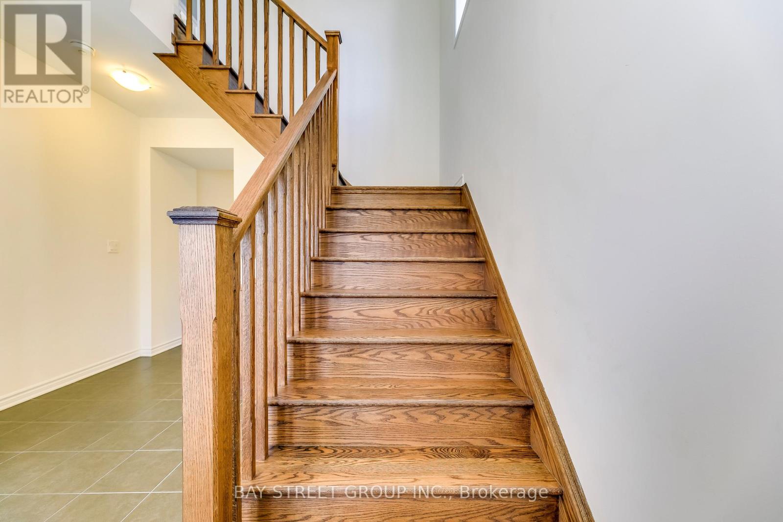 125 Hatt Court, Milton, Ontario  L9E 1G7 - Photo 18 - W12956032