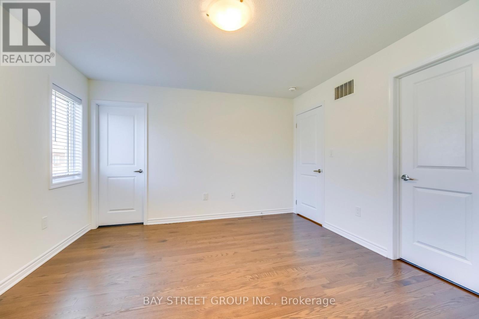 125 Hatt Court, Milton, Ontario  L9E 1G7 - Photo 22 - W12956032