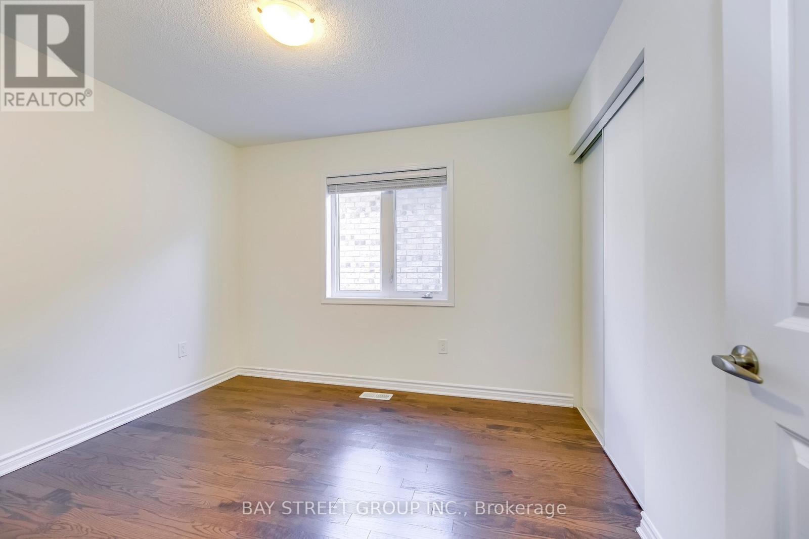 125 Hatt Court, Milton, Ontario  L9E 1G7 - Photo 33 - W12956032