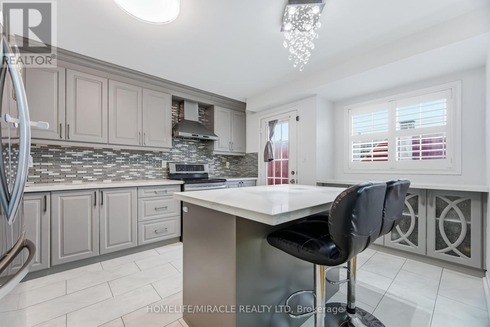 98 Owlridge Drive E, Brampton, Ontario  L6X 0M5 - Photo 10 - W12956034