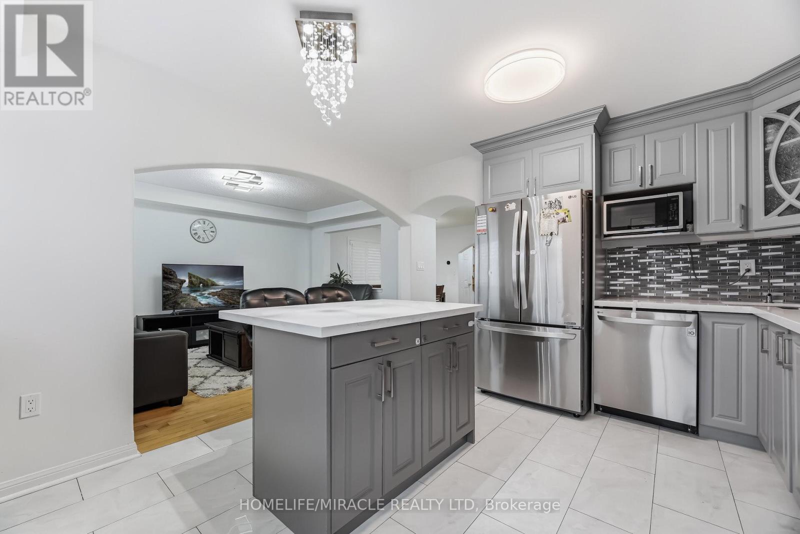 98 Owlridge Drive E, Brampton, Ontario  L6X 0M5 - Photo 12 - W12956034