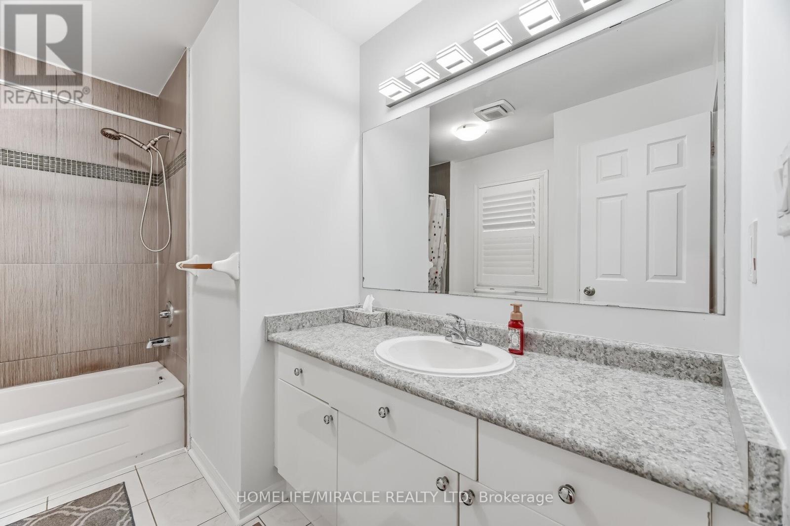 98 Owlridge Drive E, Brampton, Ontario  L6X 0M5 - Photo 16 - W12956034