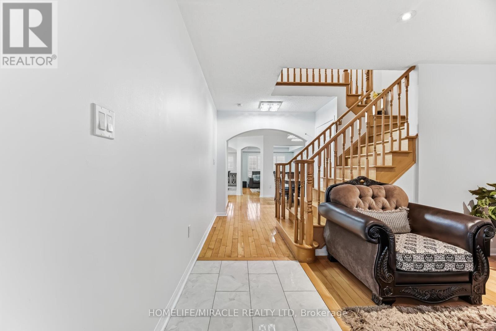 98 Owlridge Drive E, Brampton, Ontario  L6X 0M5 - Photo 4 - W12956034