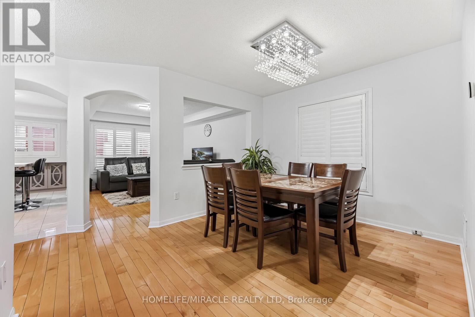 98 Owlridge Drive E, Brampton, Ontario  L6X 0M5 - Photo 7 - W12956034