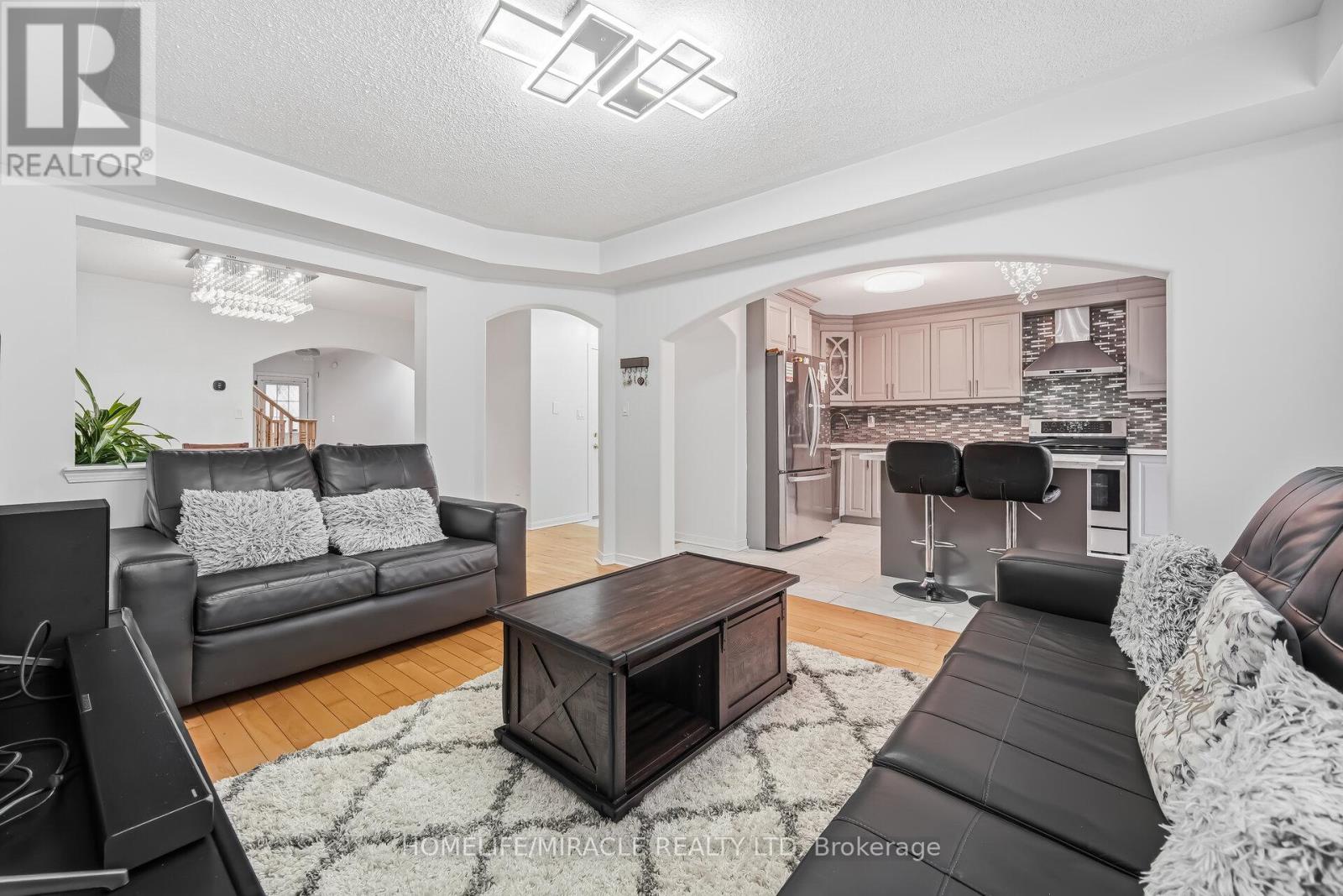 98 Owlridge Drive E, Brampton, Ontario  L6X 0M5 - Photo 9 - W12956034