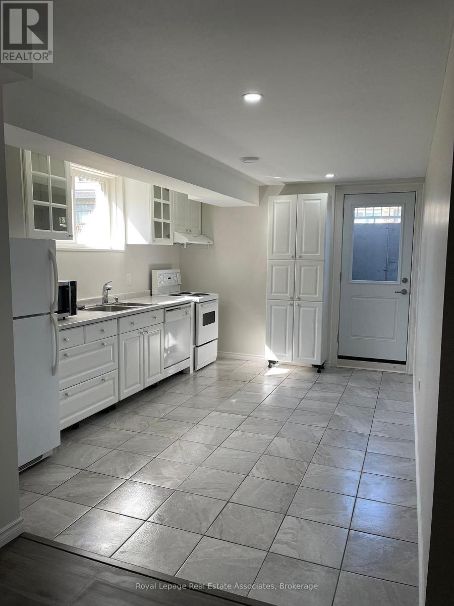 Basement - 135 Monarch Street, Welland, Ontario  L3B 5N8 - Photo 3 - X12955984