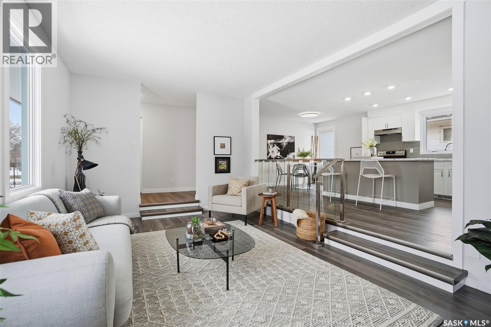 102 Dore Crescent, Saskatoon, Saskatchewan  S7K 4X7 - Photo 2 - SK032036