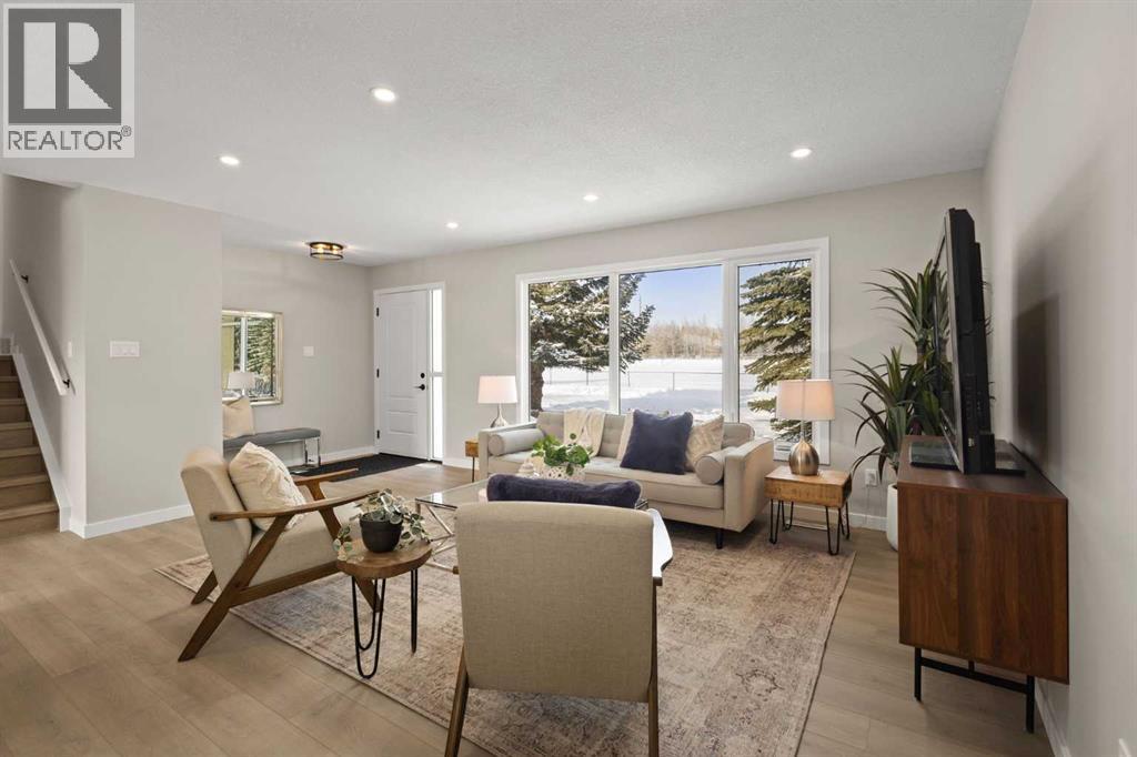 236 Silverview Way NW, Calgary, Alberta  T3B 3K3 - Photo 1 - A2285156