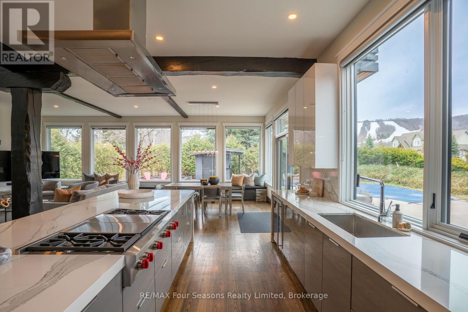 103 Cortina Crescent, Blue Mountains, Ontario  L9Y 0S9 - Photo 6 - X12956072