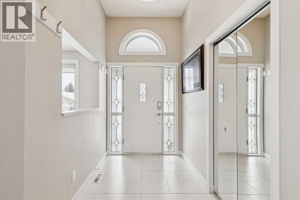 33 Pump Hill Landing SW, Calgary, Alberta  T2V 5C1 - Photo 3 - A2298133