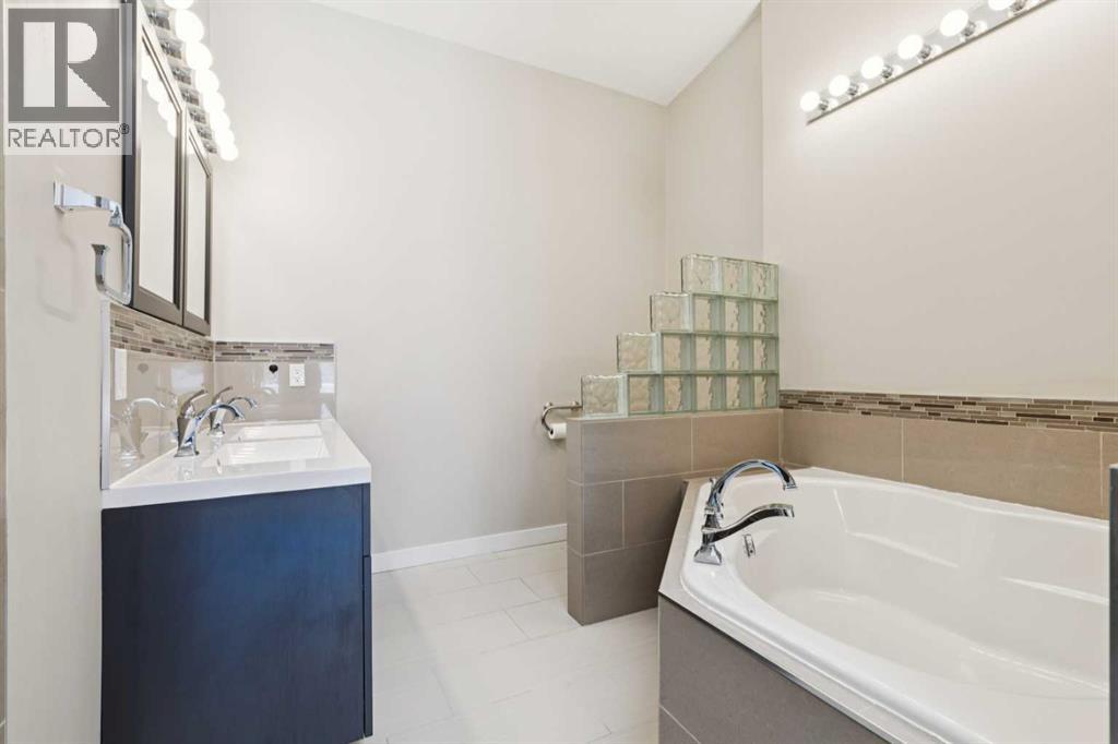 33 Pump Hill Landing SW, Calgary, Alberta  T2V 5C1 - Photo 19 - A2298133